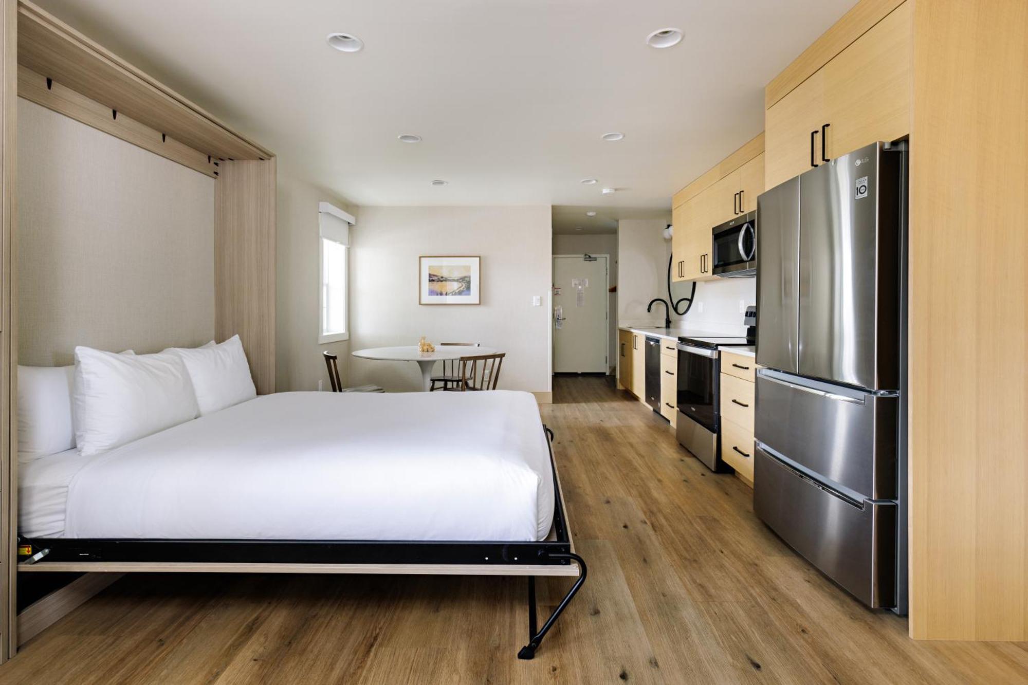 Balcomo, A Ramada By Wyndham Penticton Exterior photo