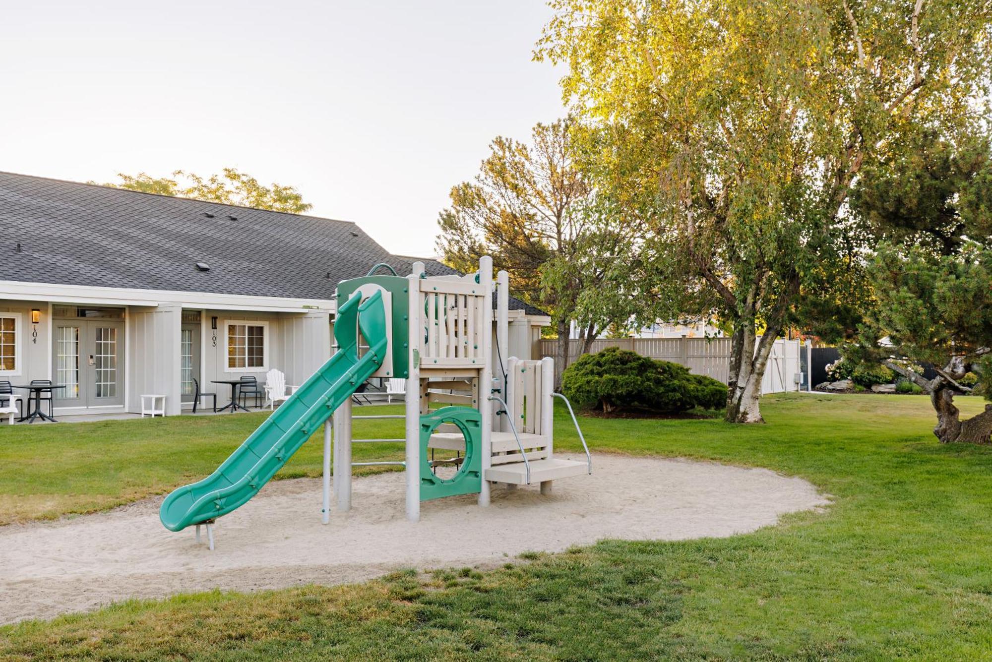 Balcomo, A Ramada By Wyndham Penticton Exterior photo