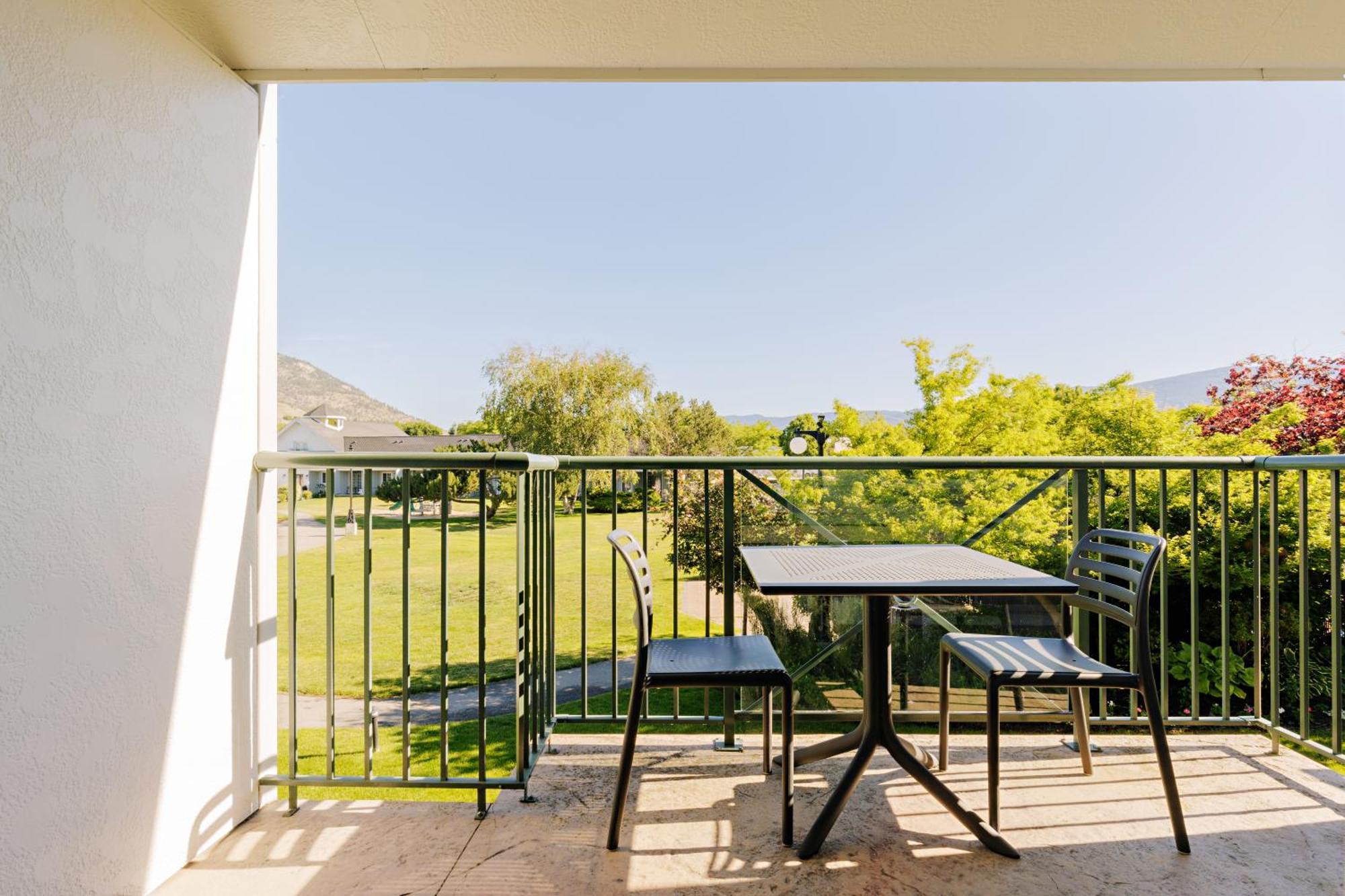 Balcomo, A Ramada By Wyndham Penticton Exterior photo